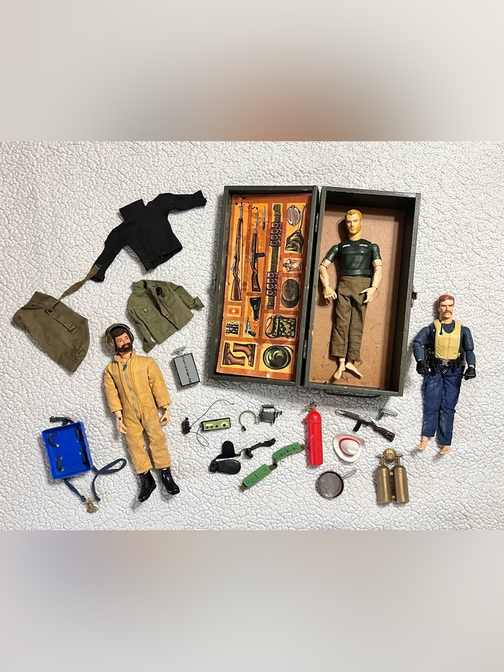 Vintage GI Joe 1964 Locker & Accessories with figures